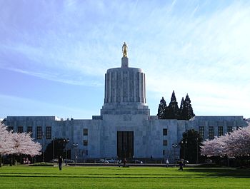 English: Front exterior of the Oregon State Ca...